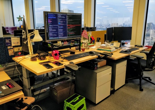 google-tokyo-desk-1