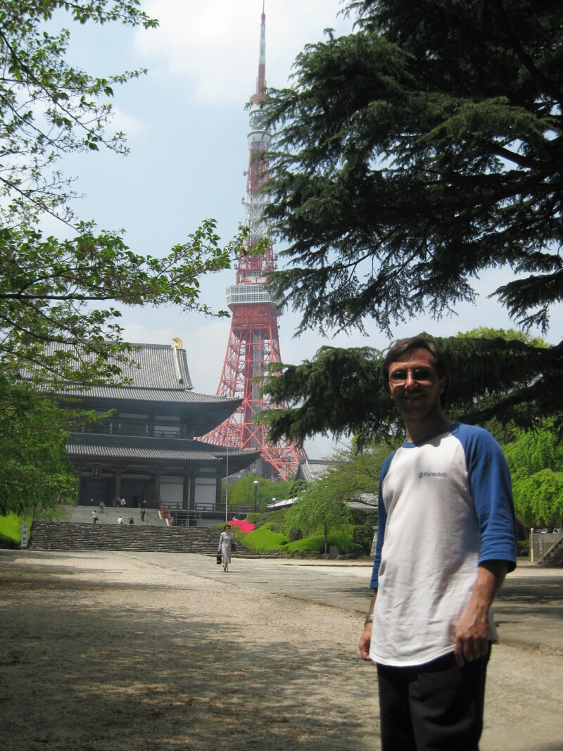 Zojo-ji temple (left), Tokyo Tower (center), Bernie (right)