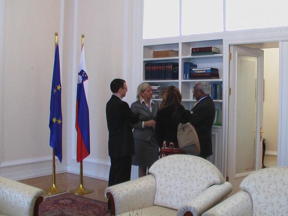 Talking with the chief of the cabinet after the meeting