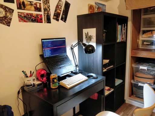 bernie-desk-sharehouse-1