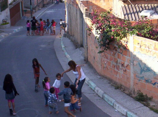 bambini per strada 1